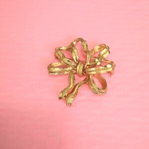 Monet Vintage Ribbon Bow Brooch Brushed Gold Tone Women's Wavy Pin Jewelry